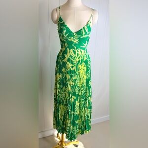 ASTR Blythe Floral Plissé Midi Dress – Green Lime Floral